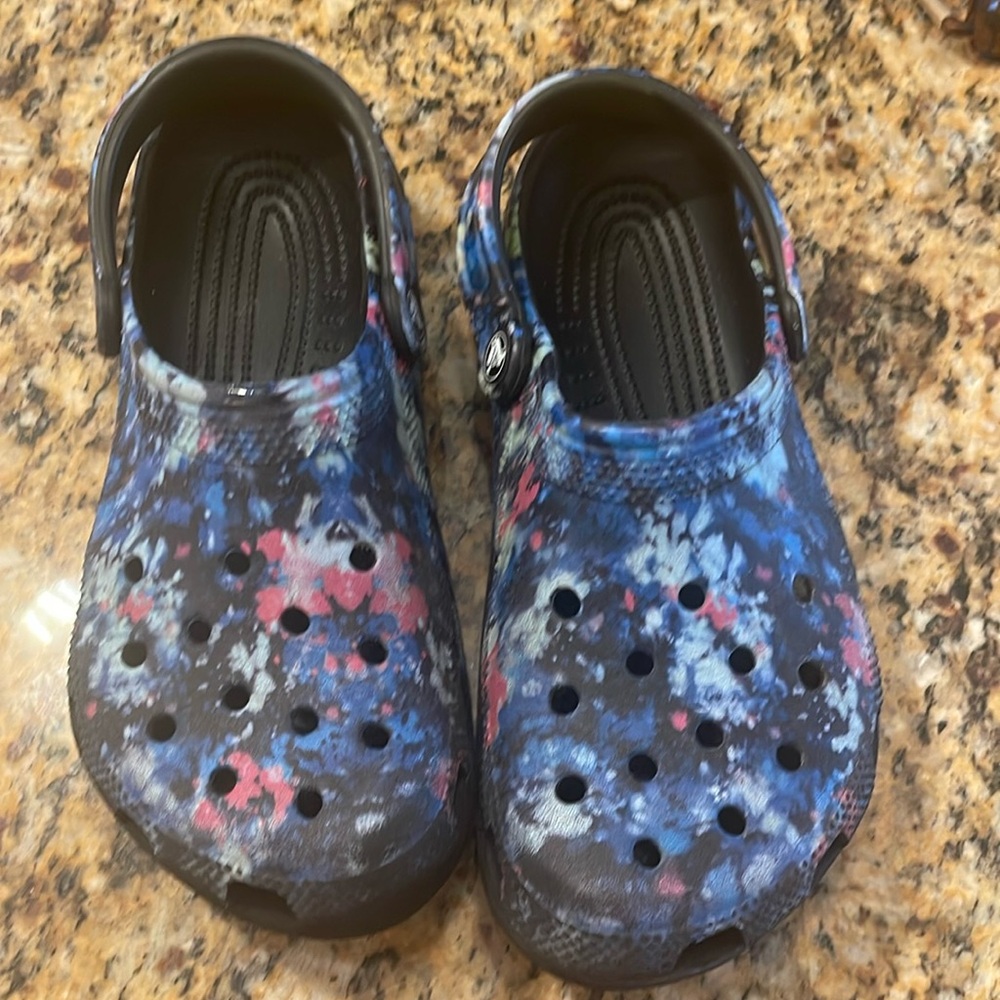 Crocs men’s 7/women’s 9